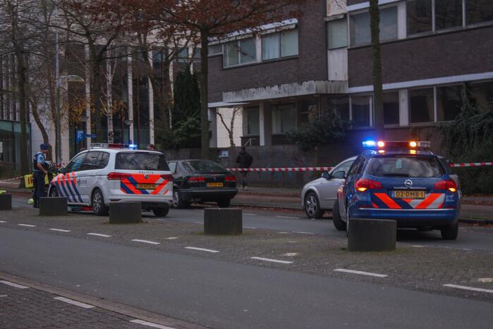 Persoon overleden in auto aangetroffen