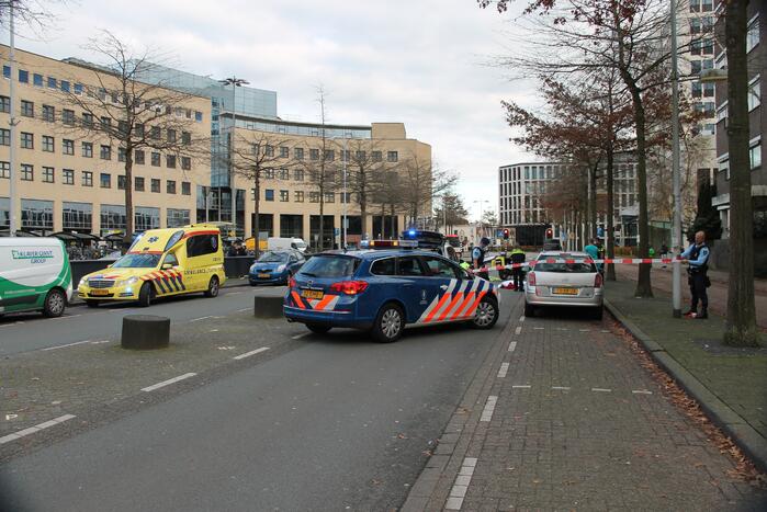 Persoon overleden in auto aangetroffen
