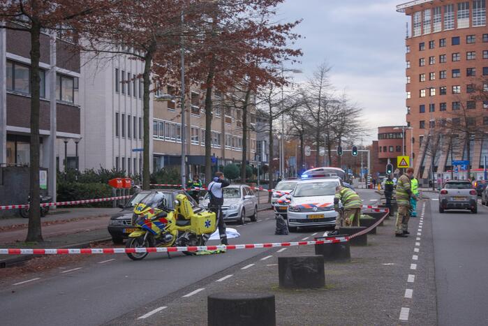 Persoon overleden in auto aangetroffen