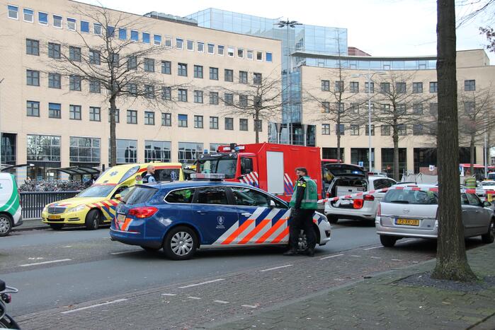 Persoon overleden in auto aangetroffen