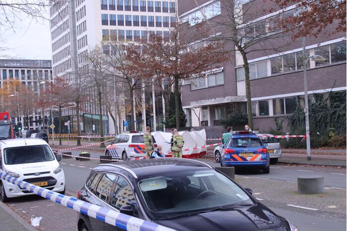 Persoon overleden in auto aangetroffen