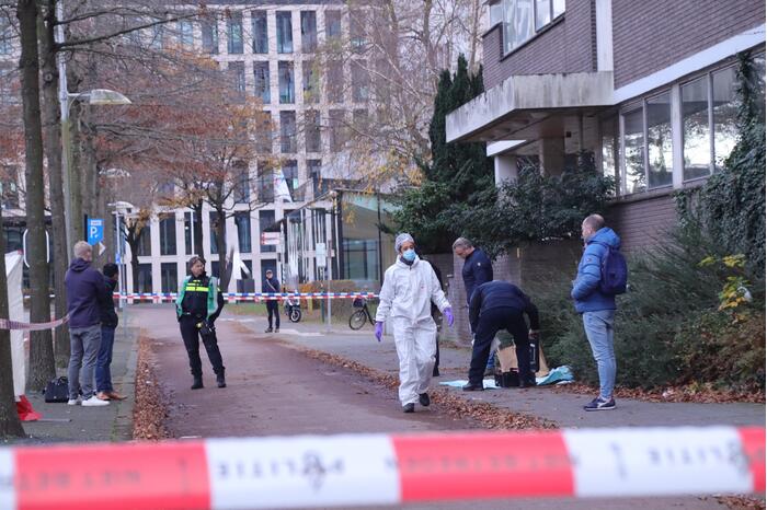 Persoon overleden in auto aangetroffen