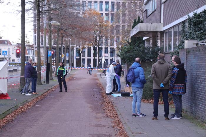 Persoon overleden in auto aangetroffen