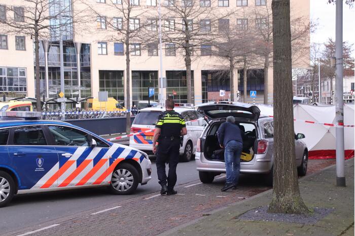 Persoon overleden in auto aangetroffen