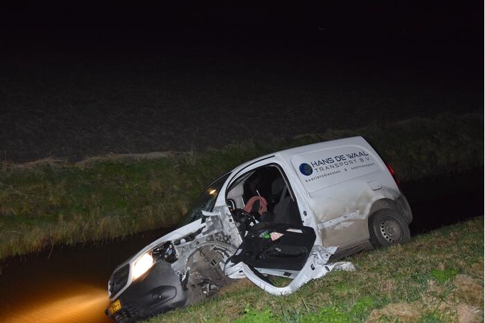 Zeer ernstig ongeval tussen vrachtwagen en bestelbus