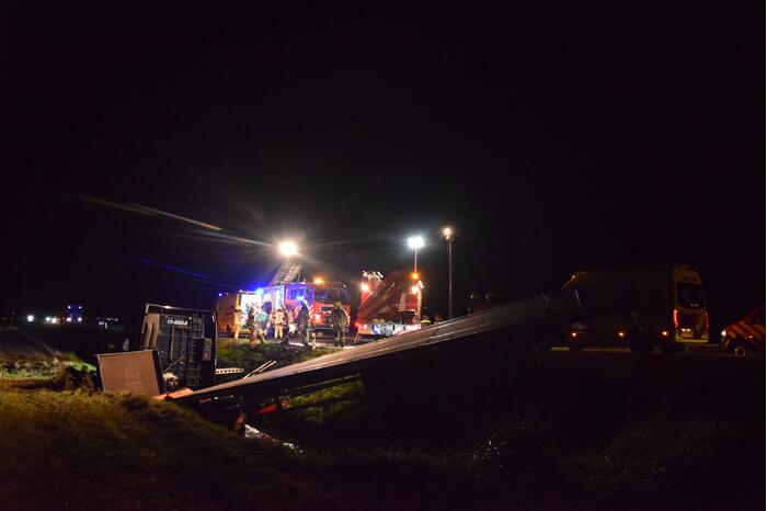 Zeer ernstig ongeval tussen vrachtwagen en bestelbus