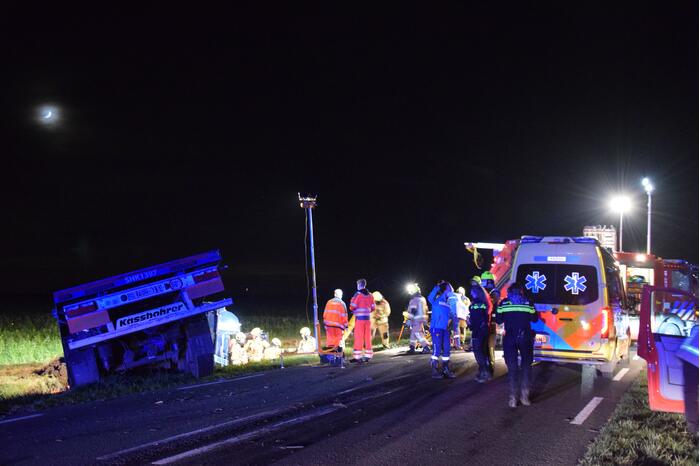 Zeer ernstig ongeval tussen vrachtwagen en bestelbus