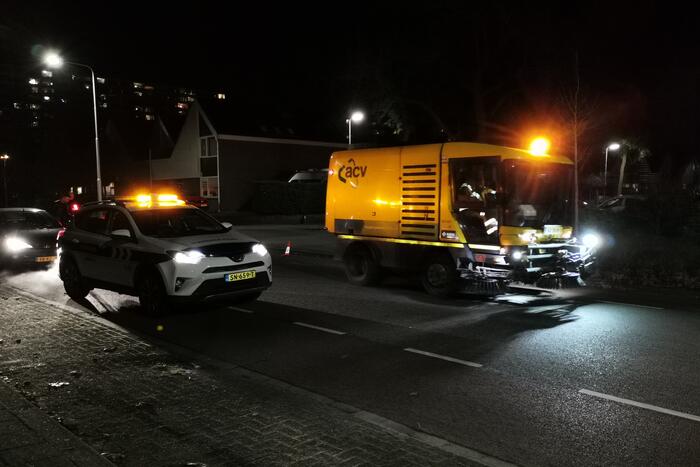 Weg afgesloten door glas op wegdek