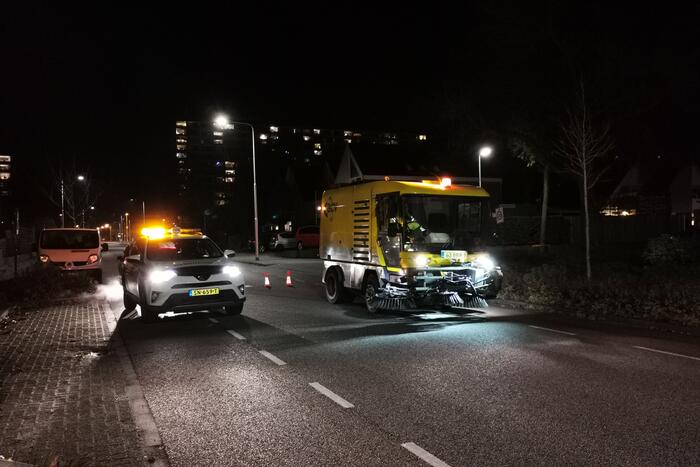 Weg afgesloten door glas op wegdek