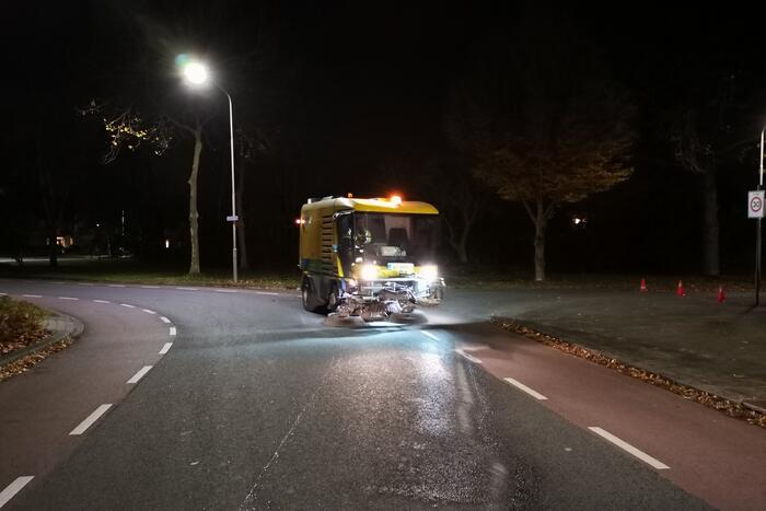 Weg afgesloten door glas op wegdek
