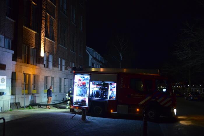 Brandweer pompt kelder vol met water leeg