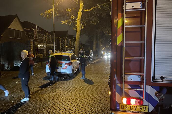 Buurtbewoners blussen buitenbrand