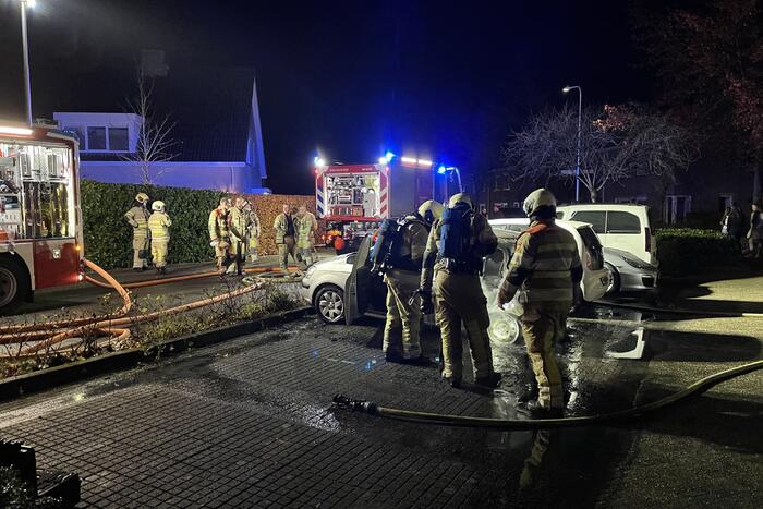 Auto volledig verwoest door brand