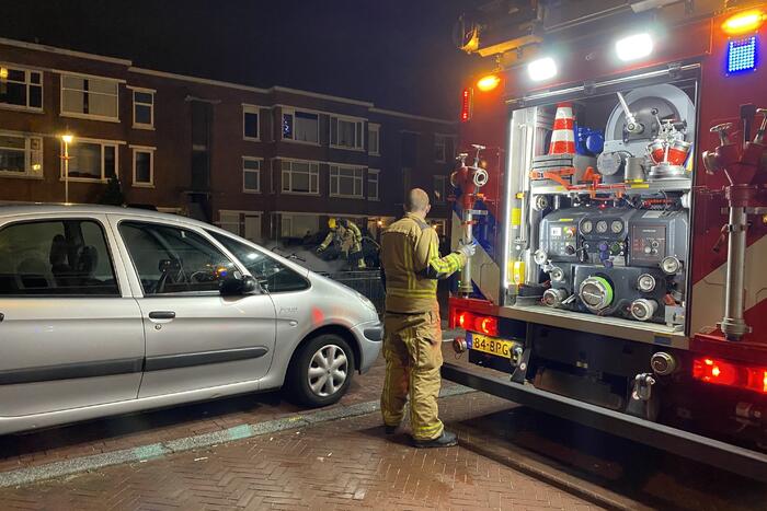 Afvalbrand in grote plantenbak