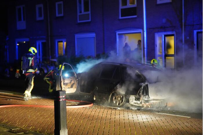 Auto volledig uitgebrand