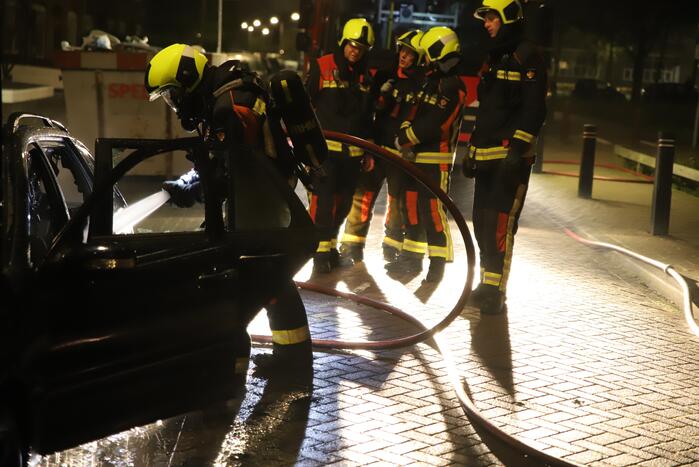 Auto volledig uitgebrand