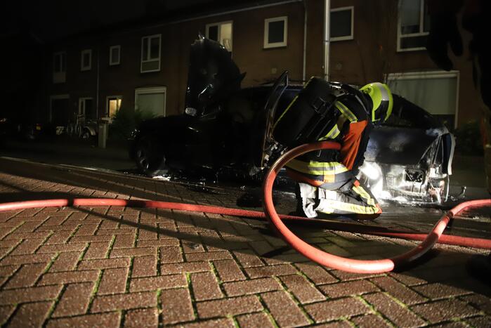 Auto volledig uitgebrand