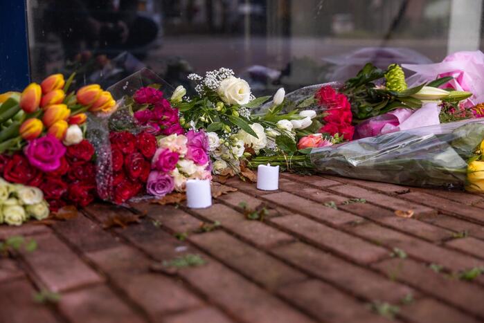 Bloemen voor de overleden brandweerman