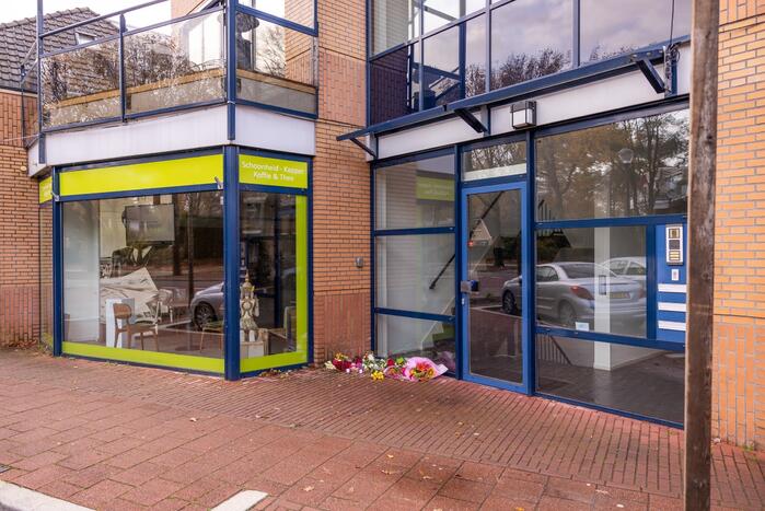 Bloemen voor de overleden brandweerman