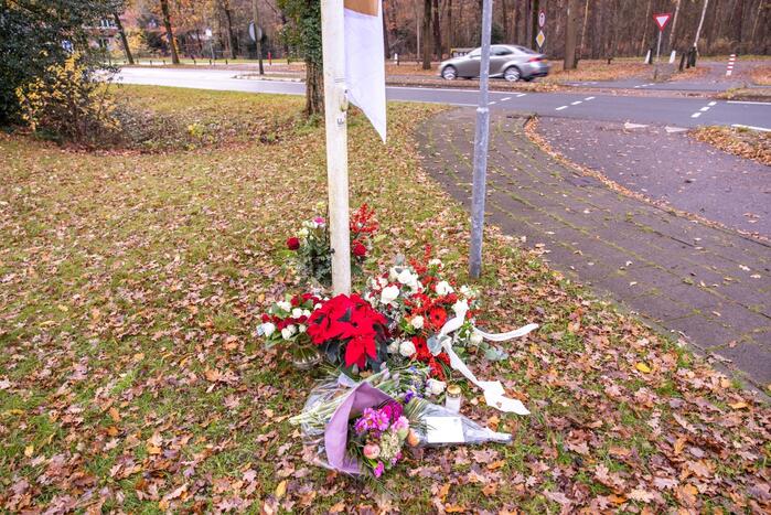 Bloemen voor de overleden brandweerman