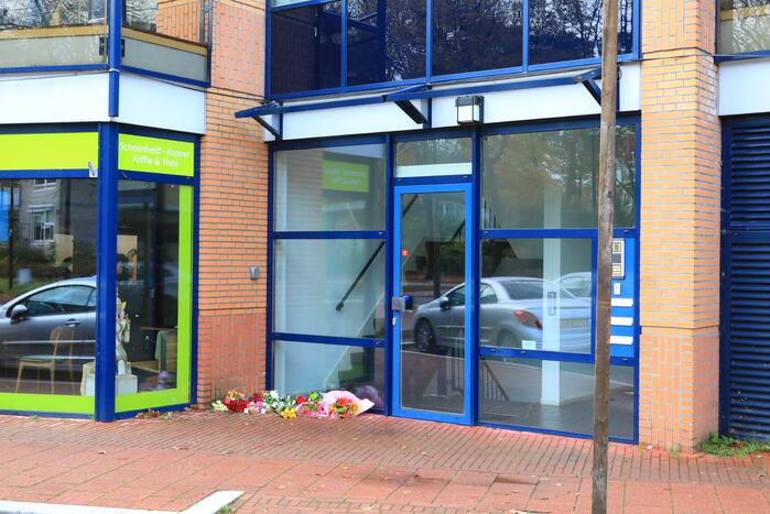 Bloemen voor de overleden brandweerman