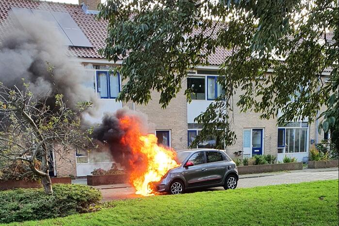 Opnieuw auto uitgebrand in straat