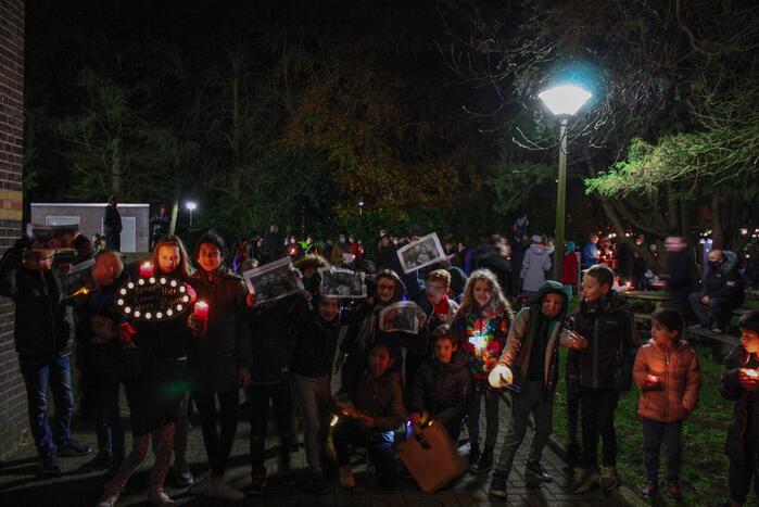 Protest tegen overplaatsing Irakees gezin uit azc