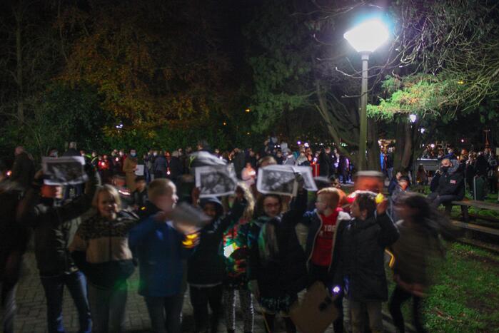 Protest tegen overplaatsing Irakees gezin uit azc