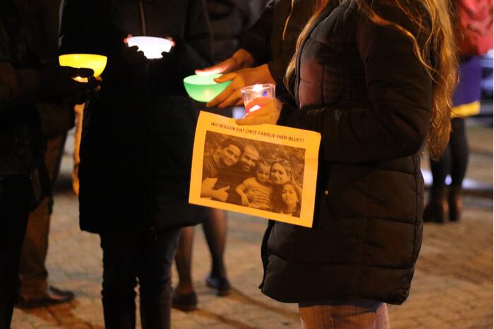 Protest tegen overplaatsing Irakees gezin uit azc