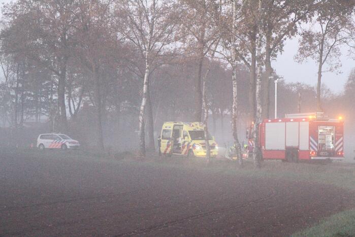 Auto vliegt uit de bocht en belandt in greppel