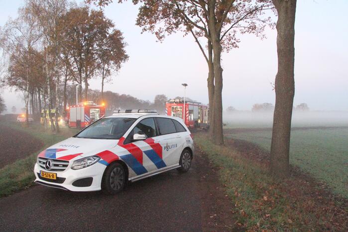 Auto vliegt uit de bocht en belandt in greppel
