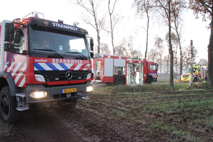 Auto vliegt uit de bocht en belandt in greppel