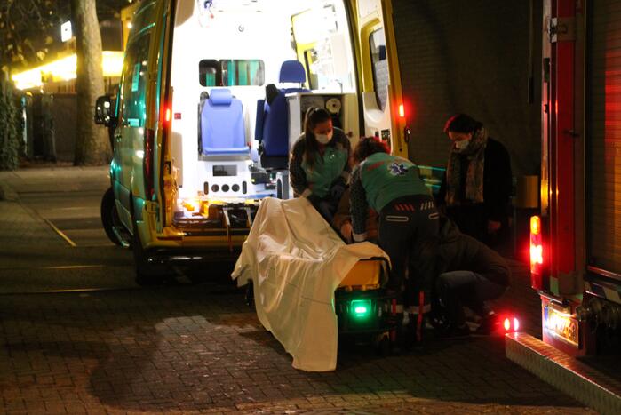 Bewoonster naar ziekenhuis na mogelijke gaslucht