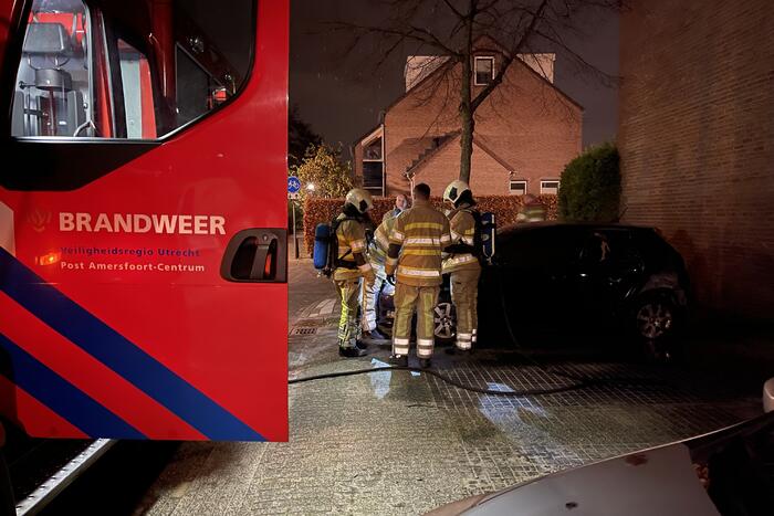 Schade na brand in twee auto's