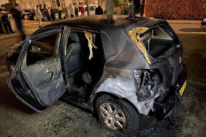 Schade na brand in twee auto's