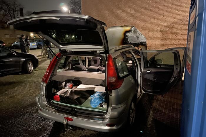 Schade na brand in twee auto's