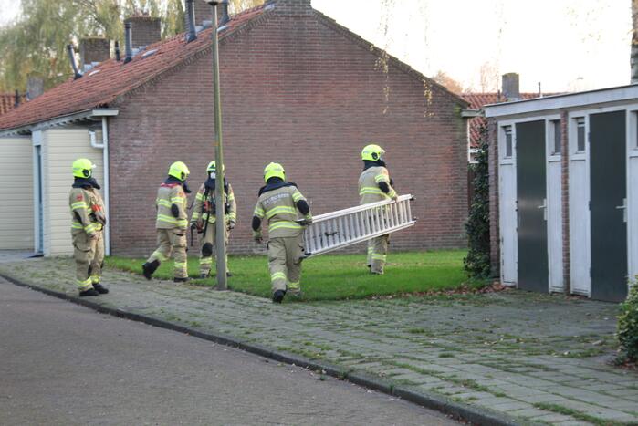 Brandweer doet onderzoek naar gaslucht in woning