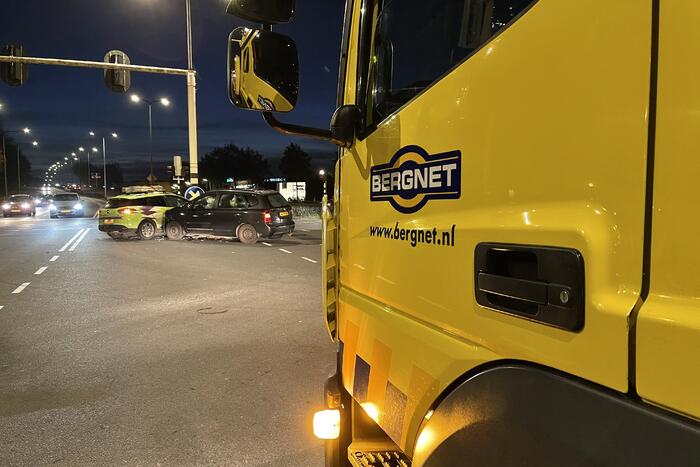 Twee voertuigen in botsing op kruising