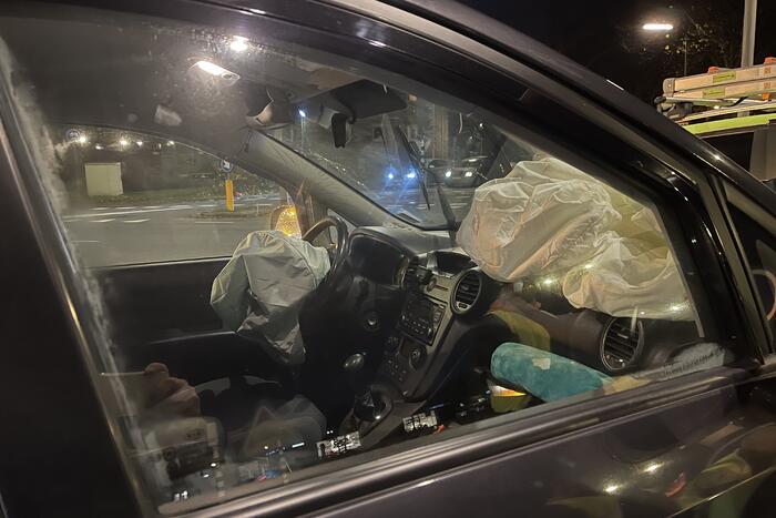 Twee voertuigen in botsing op kruising