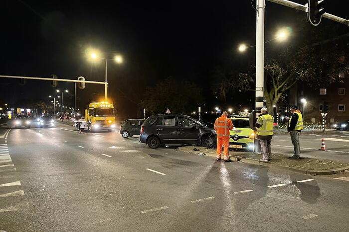 Twee voertuigen in botsing op kruising