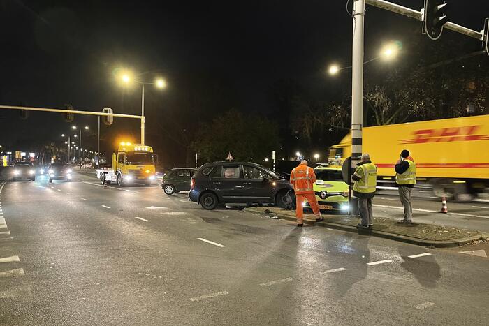 Twee voertuigen in botsing op kruising
