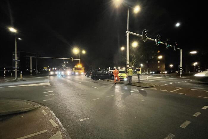 Twee voertuigen in botsing op kruising