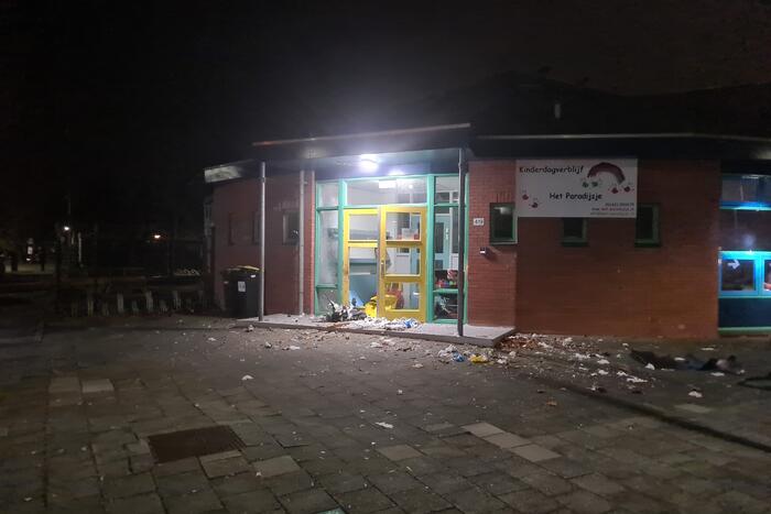 Veel schade bij kinderdagverblijf door vuurwerkbom