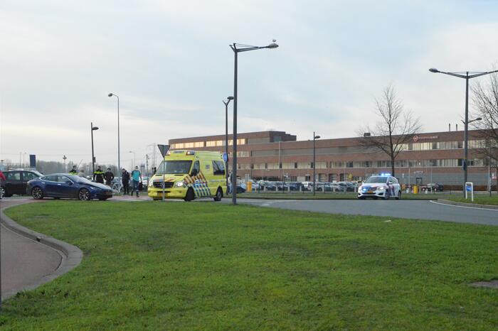 Overstekende fietser aangereden Tesla