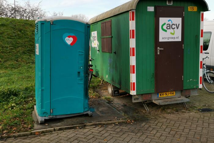 Buurtbewoners blussen in brand gestoken Dixie