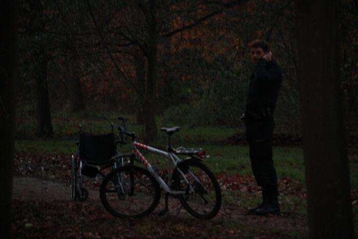 Rolstoel vermiste man aangetroffen in bosgebied