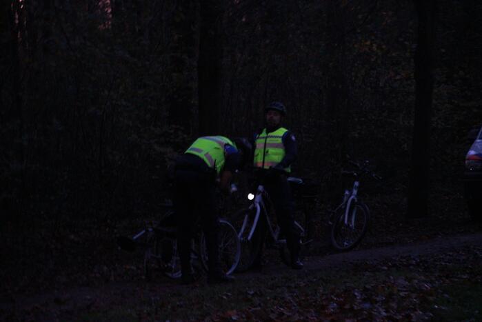 Rolstoel vermiste man aangetroffen in bosgebied