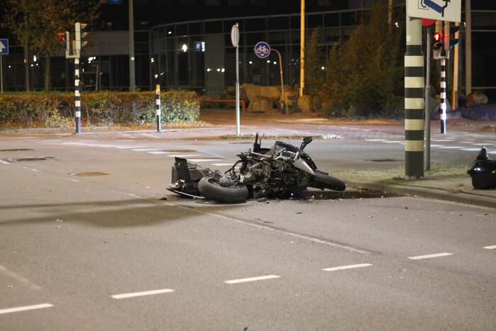 Motorrijder gewond na aanrijding met auto