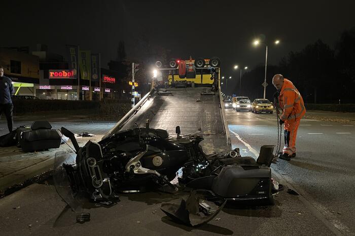 Motorrijder gewond na aanrijding met auto