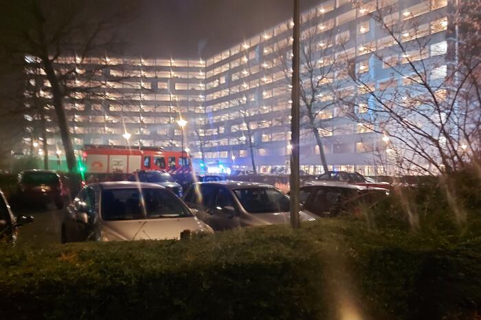 Grote uitslaande brand in wooncomplex